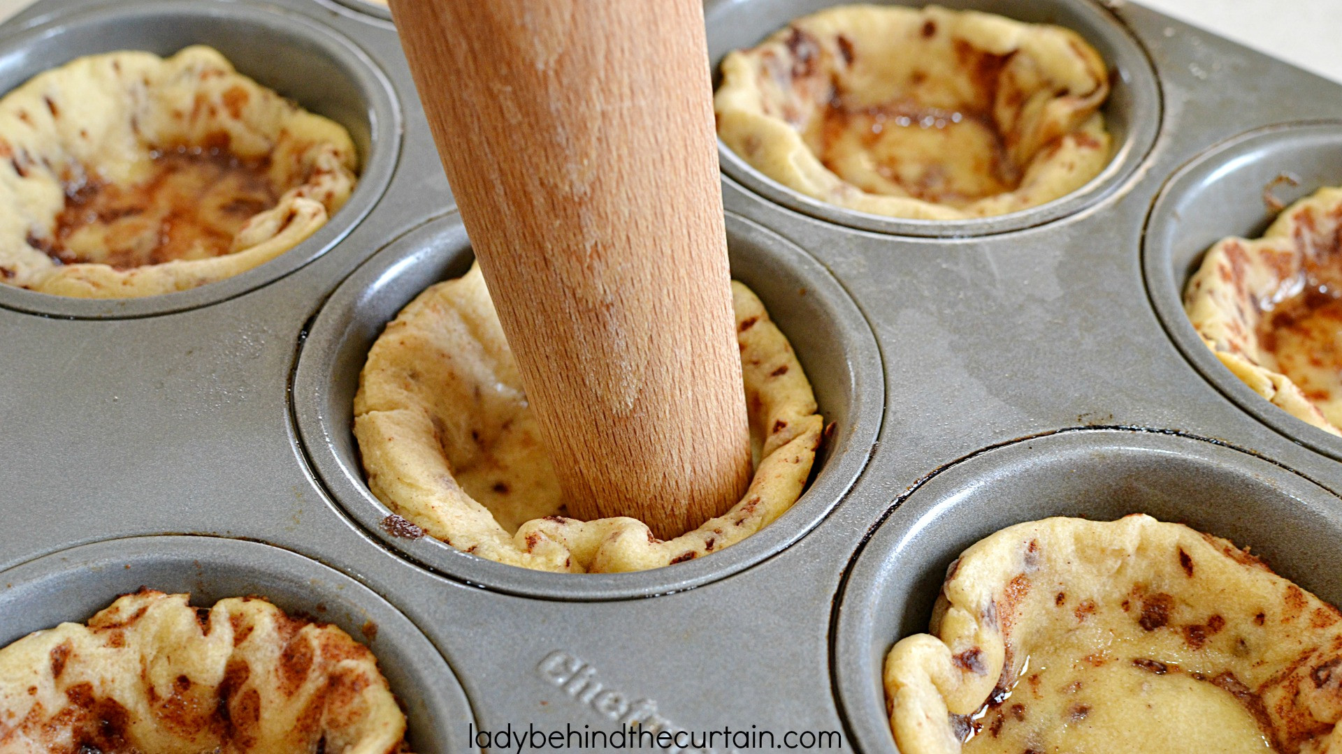 Cinnamon Roll Dessert
 Easy Cinnamon Roll Dessert Cups