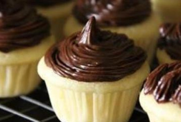 Coconut Oil Desserts
 Superfood And Super Good – Vegan Cupcakes with Coconut Oil