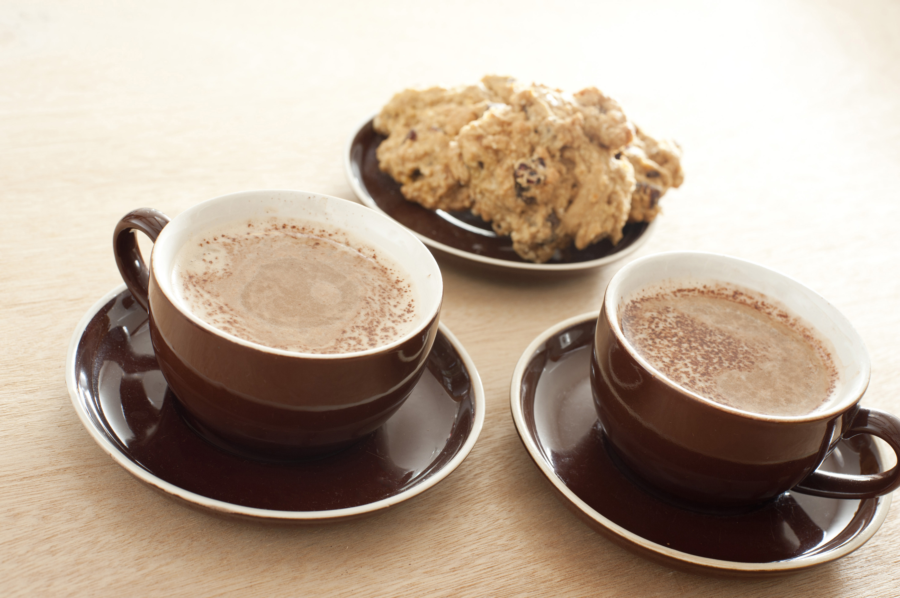 Coffee And Cake
 Two cups of coffee with cake Free Stock Image