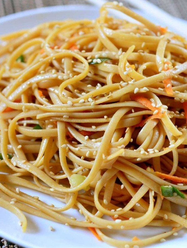 Cold Noodles With Sesame Sauce
 A cold noodle salad with soy sauce sesame oil garlic