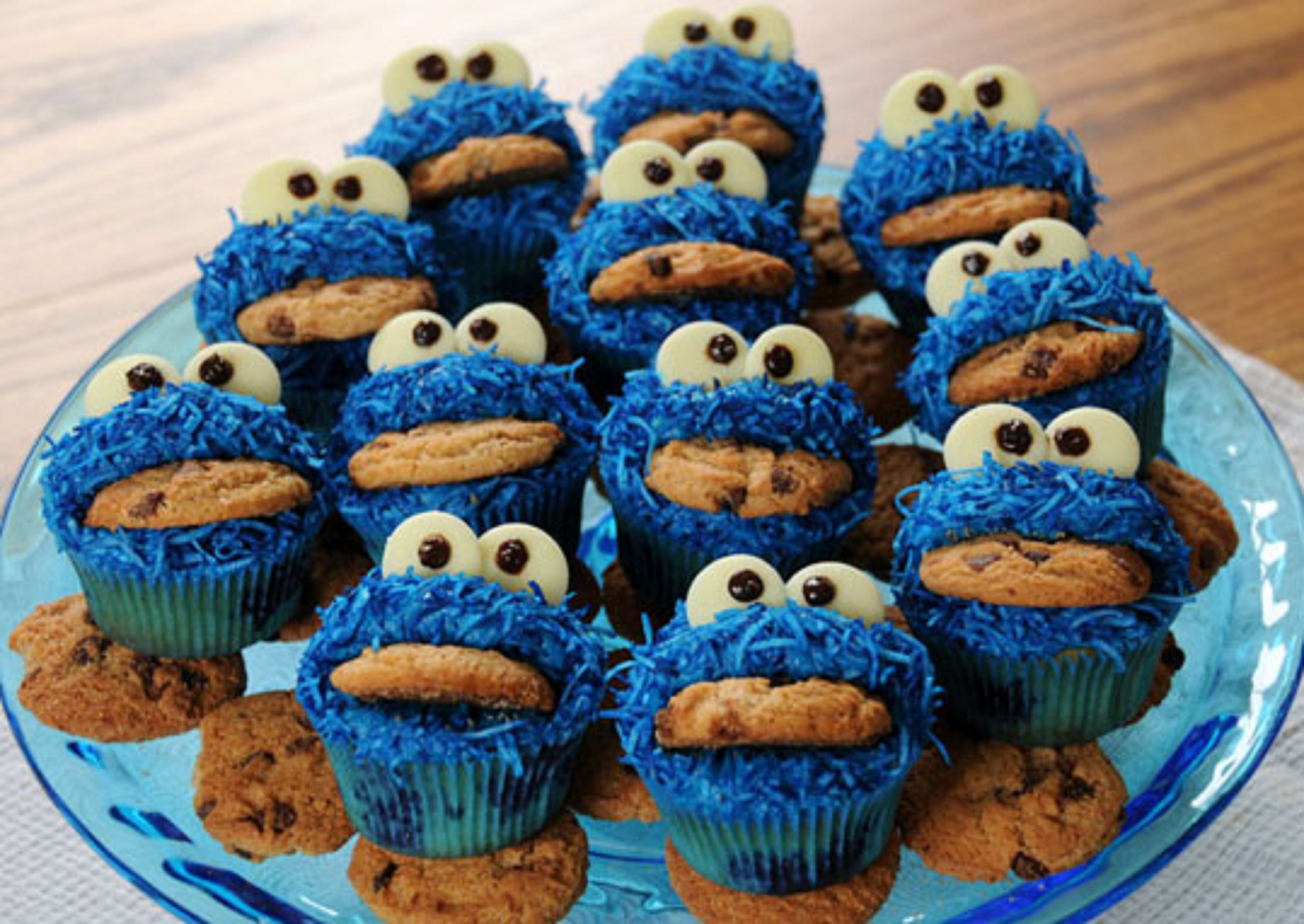 Cookie Monster Cupcakes
 10 Awesome Cupcake Decorating Ideas