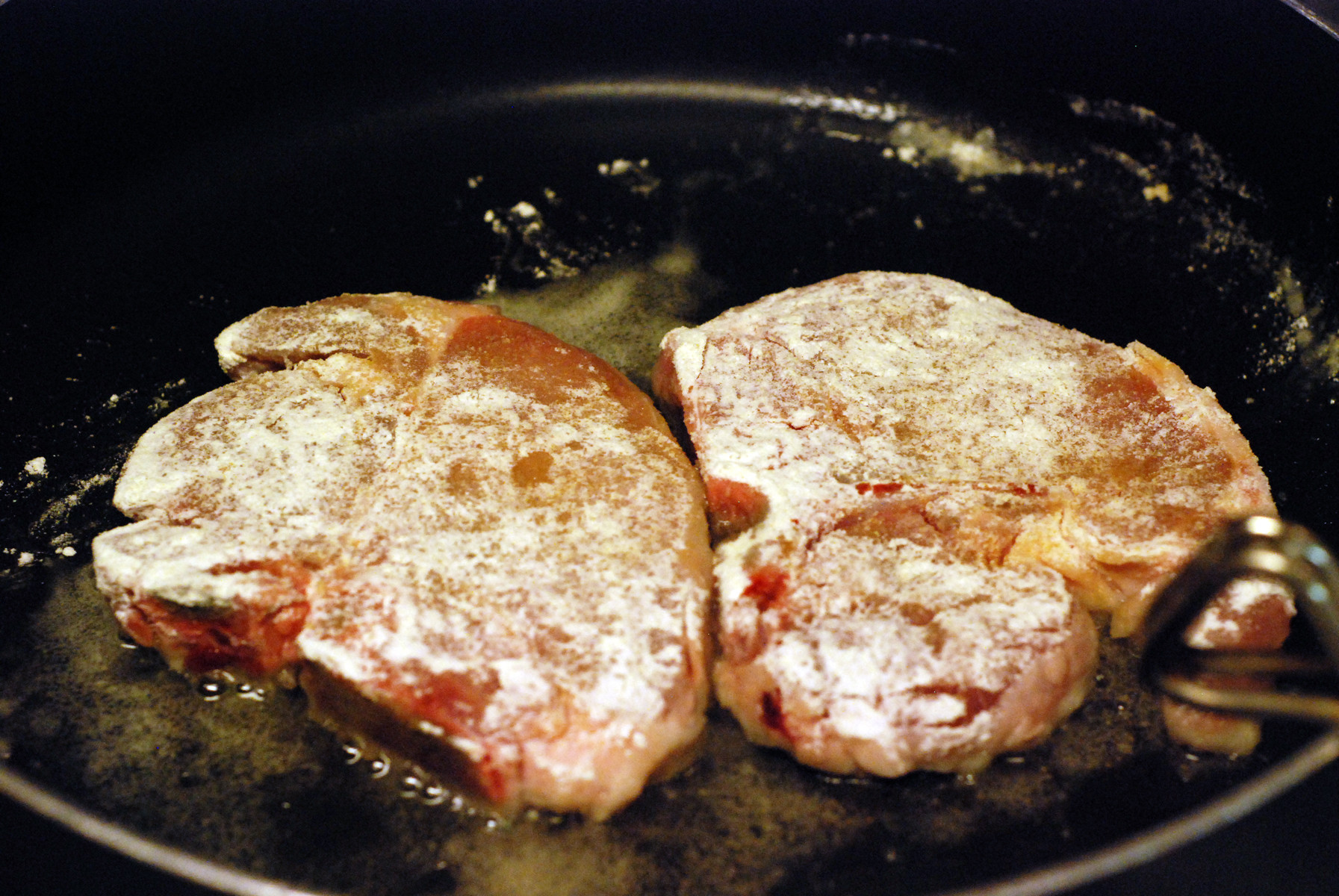 Cooking Pork Chops
 Pork Chops and Field Peas