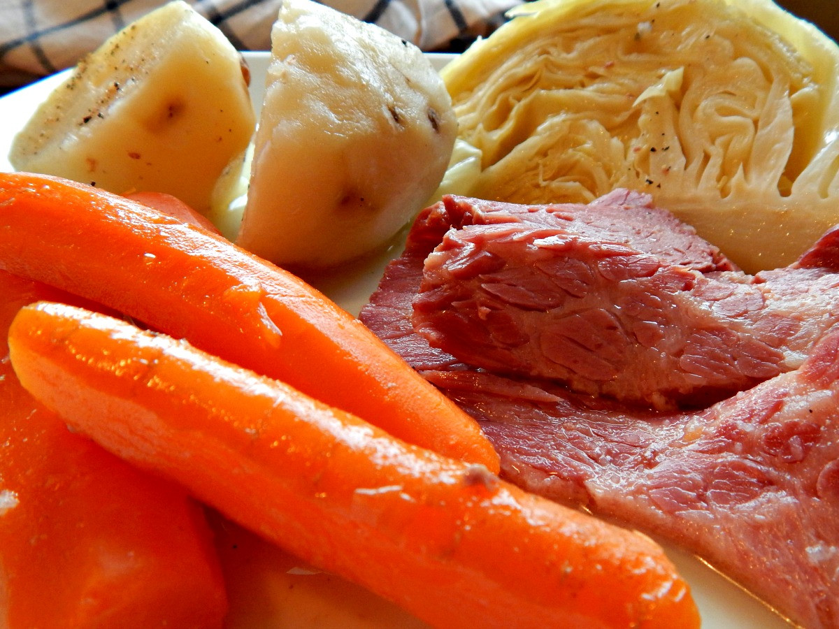 Corned Beef And Cabbage In Oven
 Corned Beef Cabbage Dinner Frugal Hausfrau