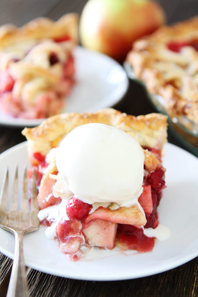 Cranberry Apple Pie
 cranberry apple pie filling