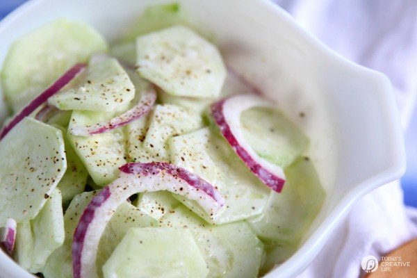 Creamy Cucumber And Onion Salad
 Sour Cream Cucumber and ion Salad