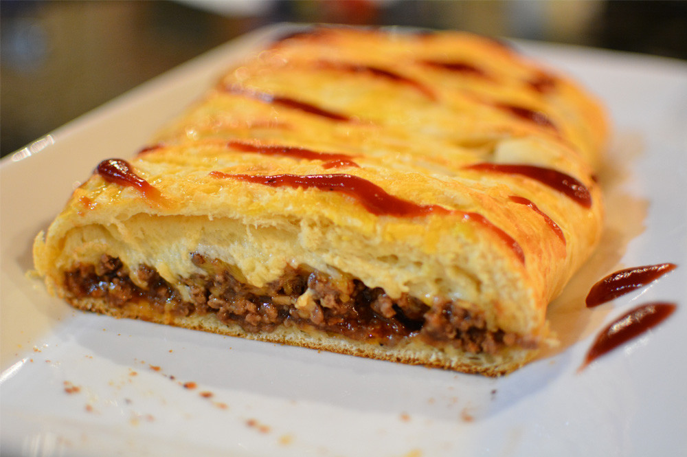 Crescent Roll Ground Beef Recipes
 BBQ Beef Braid Easy Ground Beef Recipe With Crescent Dough