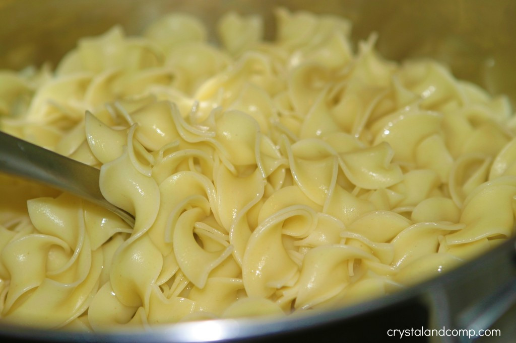 Crockpot Chicken And Noodles
 Crockpot Chicken and Noodles fort Food at it s Best