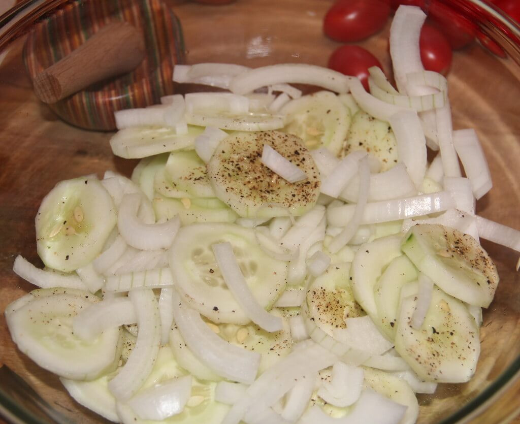Cucumber Onion Salad
 Cucumber and ion Salad