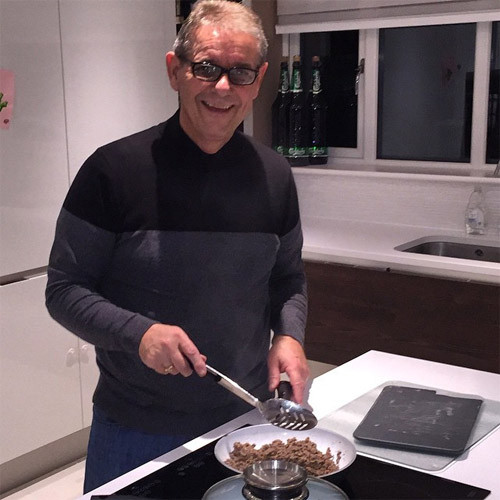 Dad Cooks Dinner
 Liverpool midfielder s his dad to cook dinner