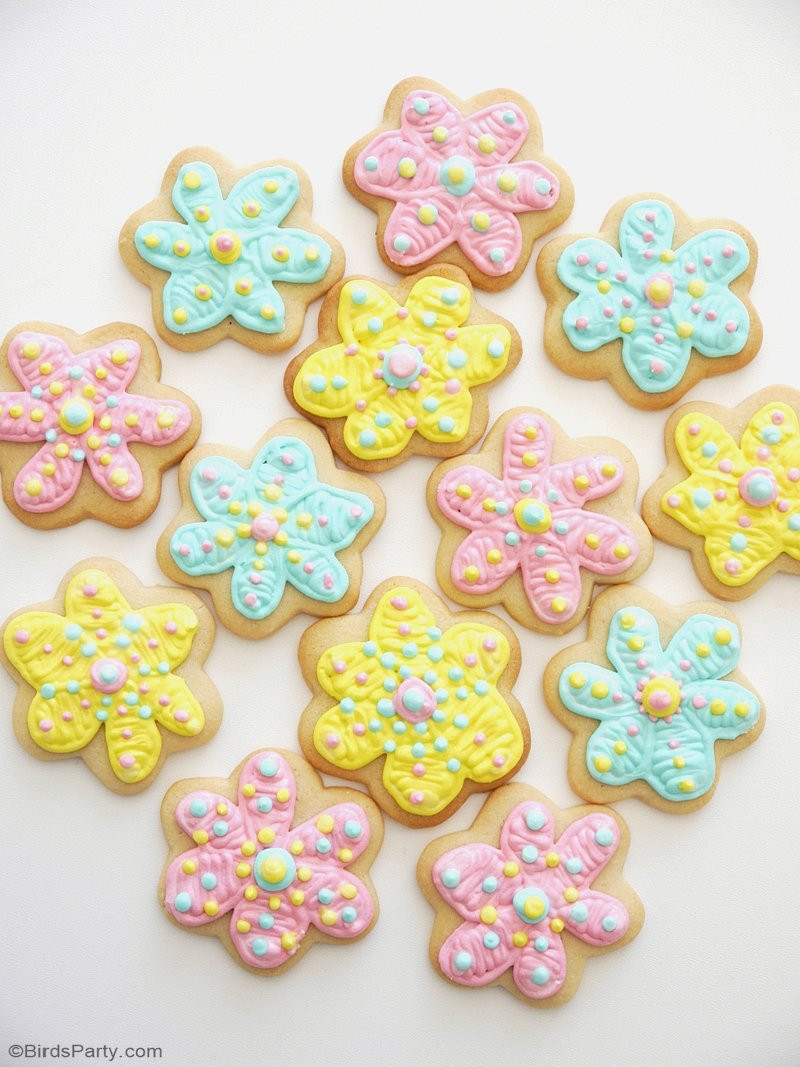 Decorated Sugar Cookies
 How To Decorate Flower Cookies The Easy Way Party Ideas