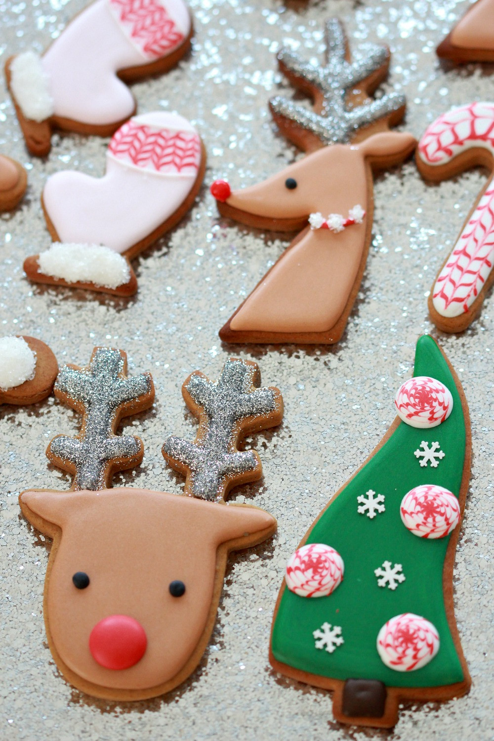 Decorating Christmas Cookies
 Video How to Decorate Christmas Cookies Simple Designs