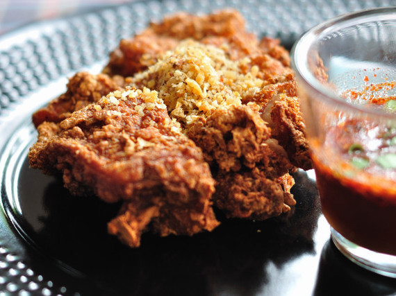 Deep Fried Chicken Thighs
 Somtum Der s Der Styled Deep Fried Chicken Thigh Recipe