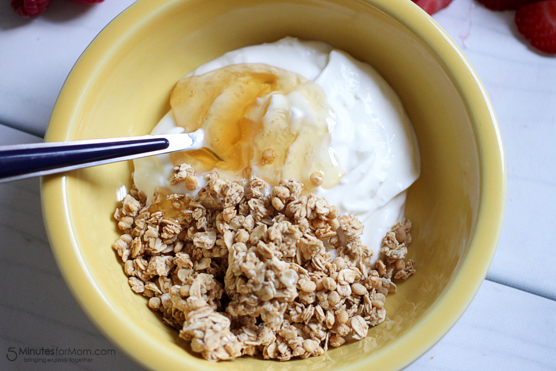 Delicious Healthy Breakfast
 Delicious & Healthy Breakfast Bowl with Chobani Greek Yogurt