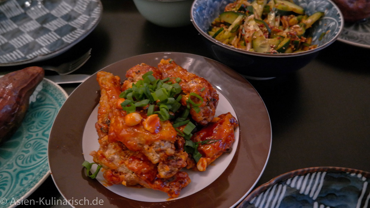 Den Den Korean Fried Chicken
 Koreanisches frittiertes Hähnchenasien kulinarisch