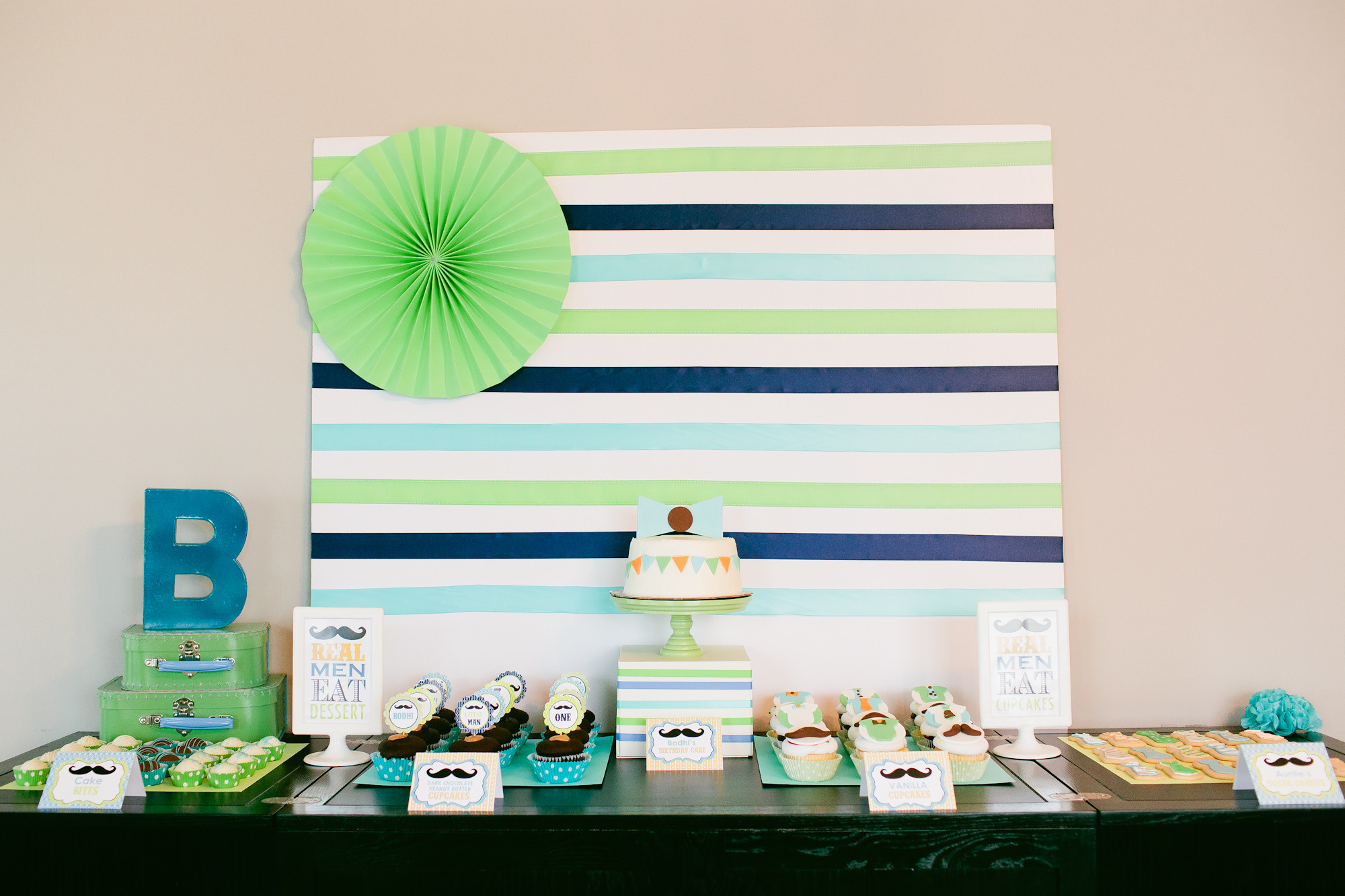 Dessert Table Backdrop
 DIY Dessert table backdrop using ribbon