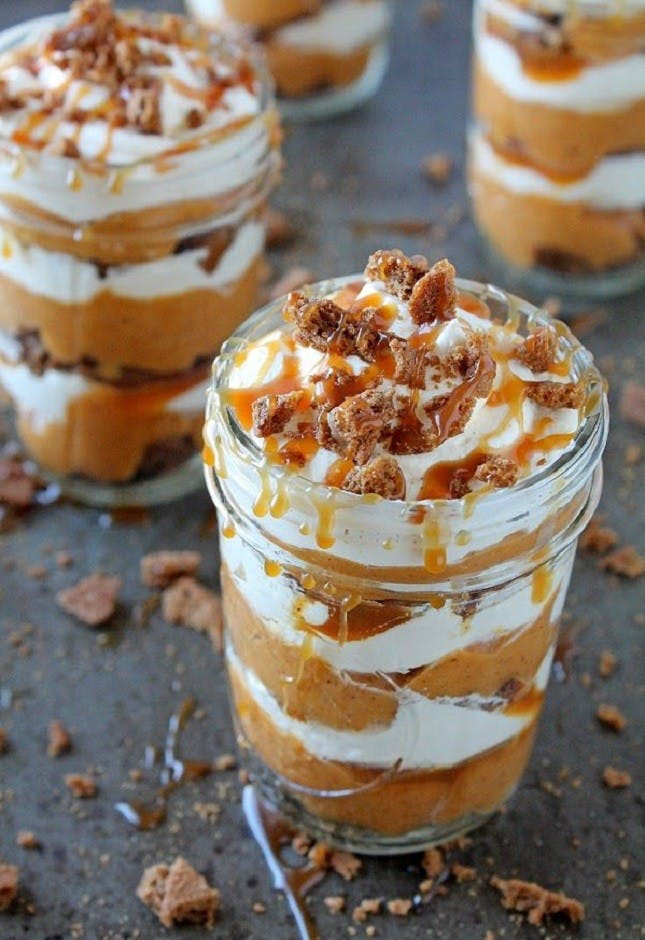 Desserts In Mason Jar
 21 No Bake Holiday Mason Jar Dessert Recipes