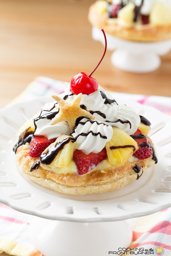 Desserts With Bananas
 Mini Banana Split Pastry Dessert