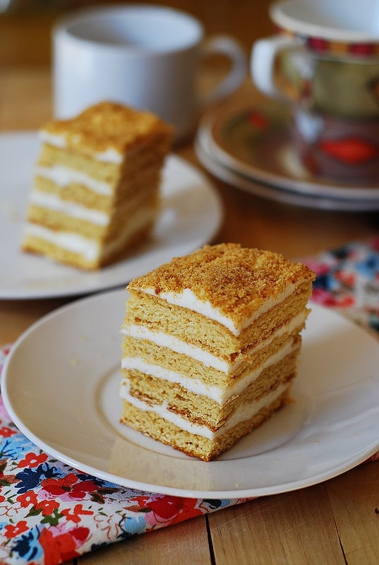 Desserts With Honey
 Honey cake with cooked flour frosting – Medovik tort торт