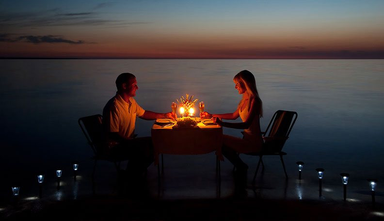 Dinner Date Ideas
 13 Very Romantic Dinner Date Ideas for Two