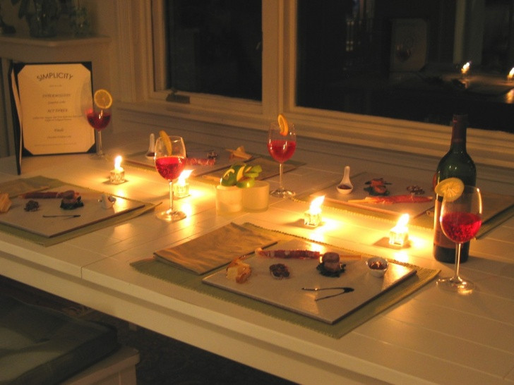 Dinner Date Ideas
 Candlelight Dinner at Home