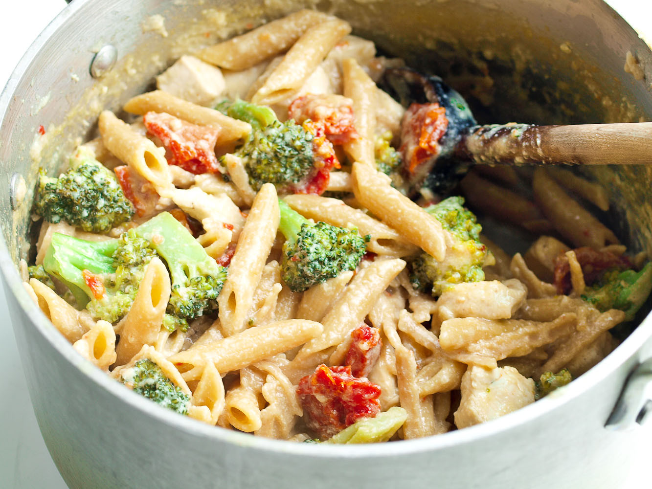 Dinner Idea Chicken
 Tangy e Pot Chicken and Veggie Pasta Dinner