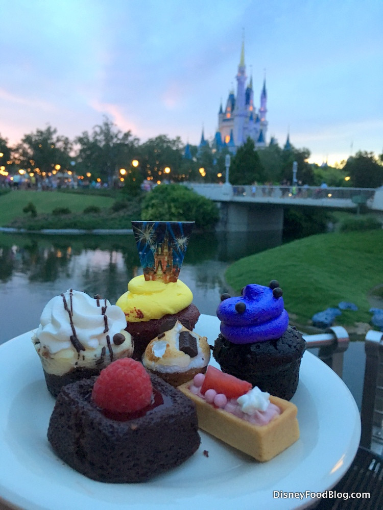 Disney Fireworks Dessert Party
 Review Happily Ever After Fireworks Dessert Party in
