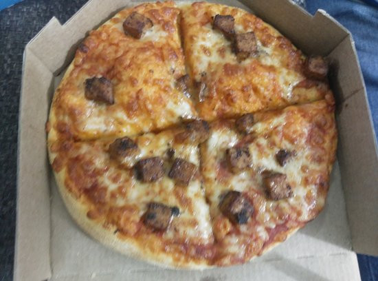 Dominos Bbq Chicken Pizza
 dominos deluxe