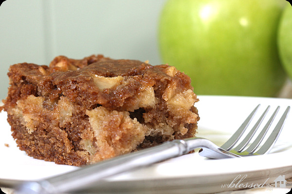 Easy Apple Cake Recipe
 Apple Cake Easy & Delish