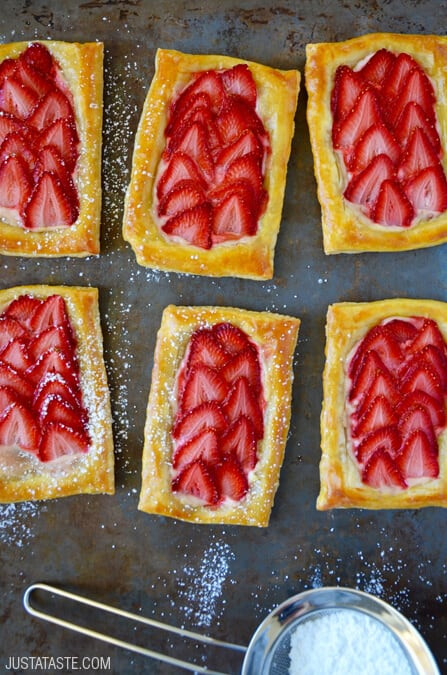 Easy Breakfast Pastries
 5 Ingre nt Strawberry Breakfast Pastries