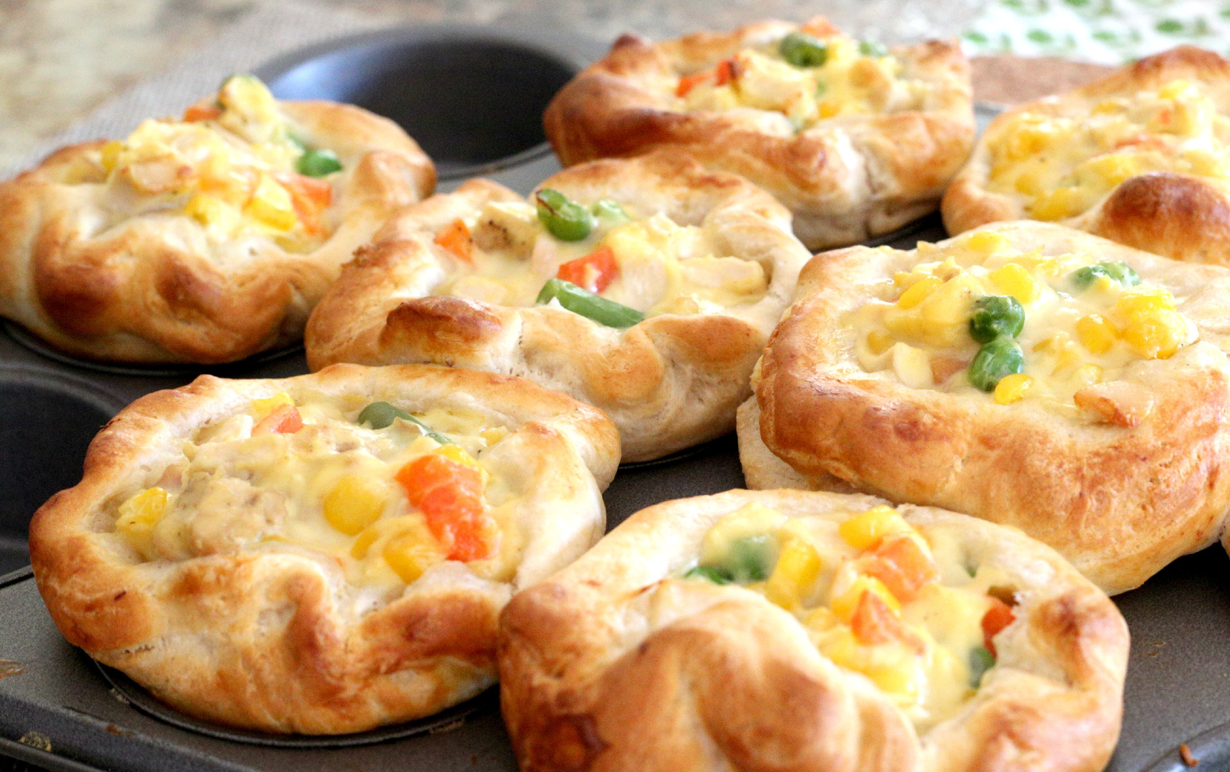 Easy Chicken Recipes For Dinner With Few Ingredients
 Easy Chicken Pot Pie Puffs