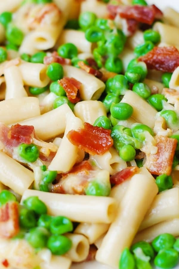 Easy Chicken Recipes For Dinner With Few Ingredients
 e Pot Alfredo Pasta with Bacon and Peas