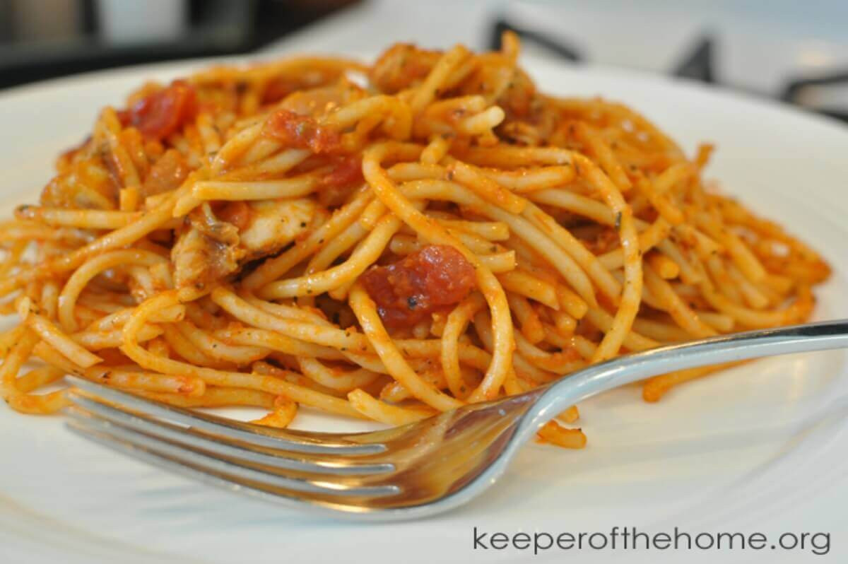 Easy Chicken Spaghetti
 Quick and Easy Chicken Pasta with Tomato Cream Sauce