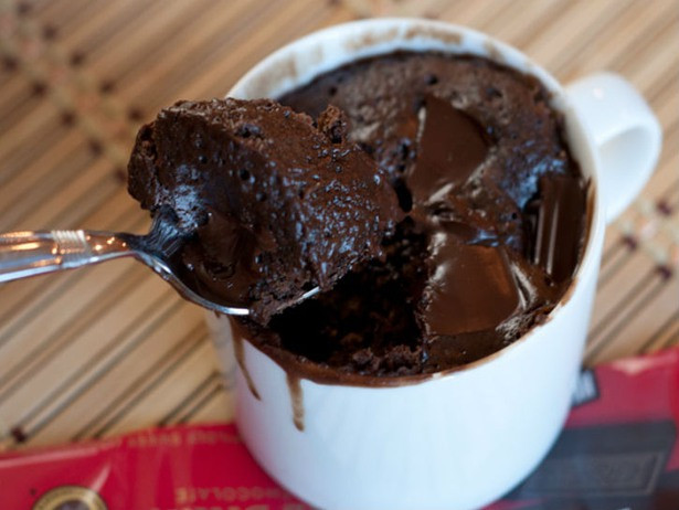 Easy Chocolate Mug Cake
 15 Insanely Easy Dessert Hacks Every Lazy Person Needs To