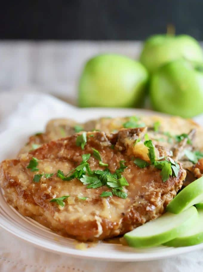 Easy Crockpot Pork Chops
 Easy Crockpot Pork Chops and Apples