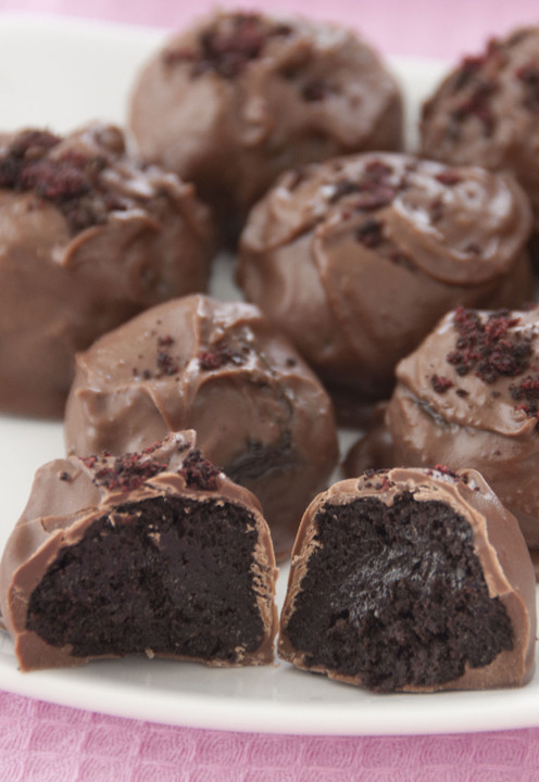 Easy Dessert Recipes With Few Ingredients
 Holiday Oreo Truffles and a Giveaway