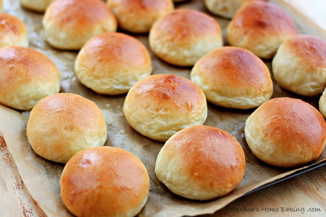 Easy Dinner Roll Recipe
 The best homemade dinner rolls recipe from scratch