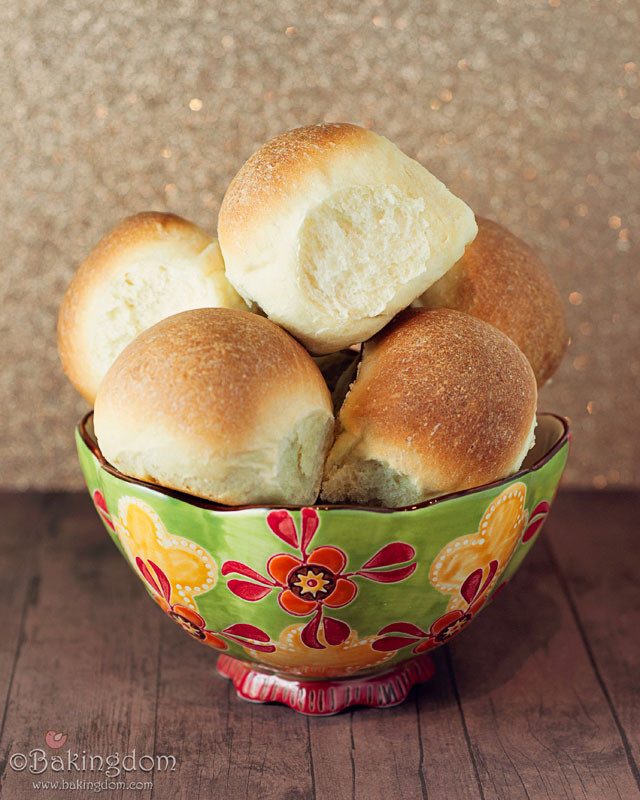 Easy Homemade Dinner Rolls
 Easy Yeast Dinner Rolls