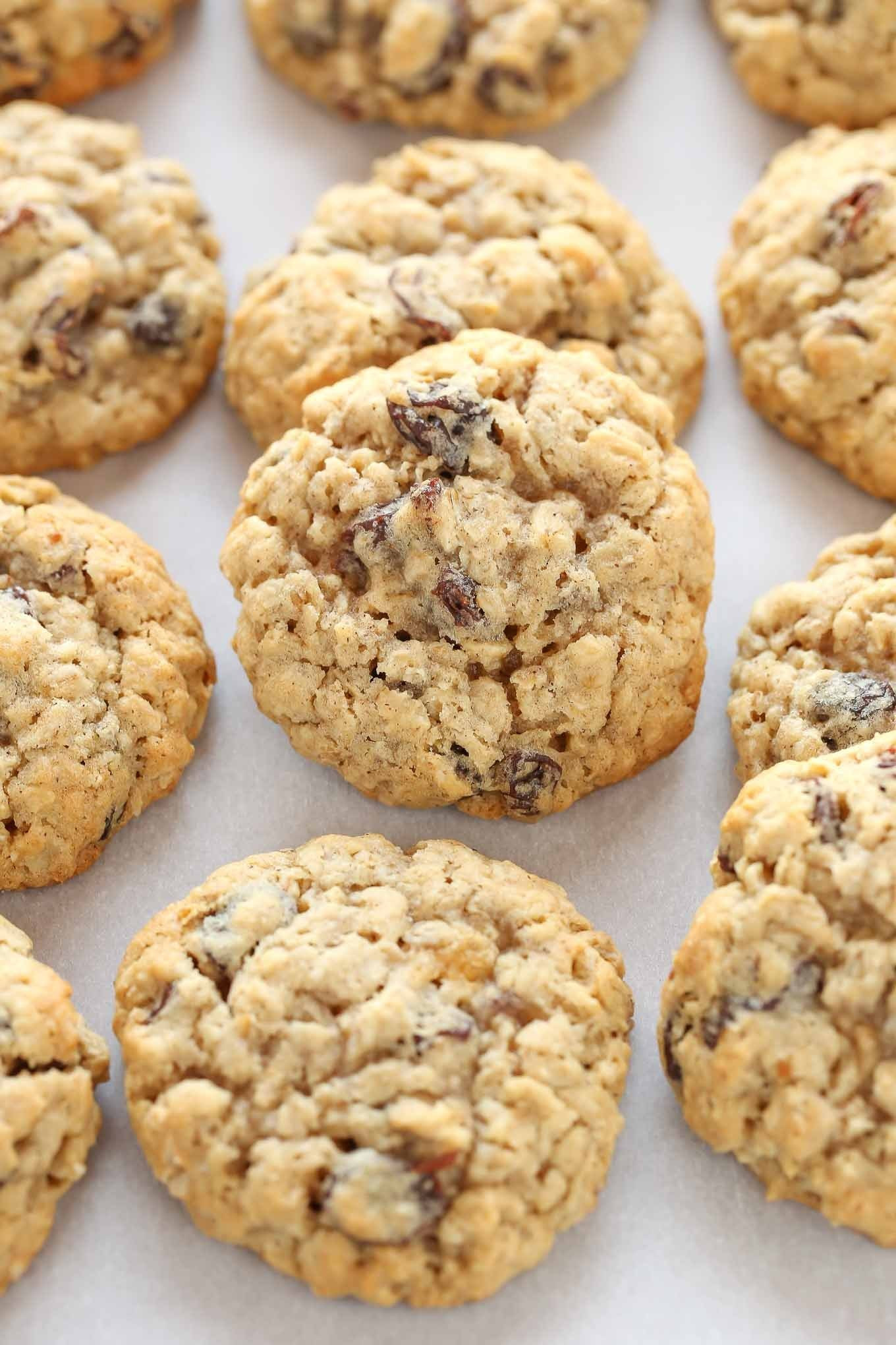 Easy Oatmeal Cookies
 Soft and Chewy Oatmeal Raisin Cookies