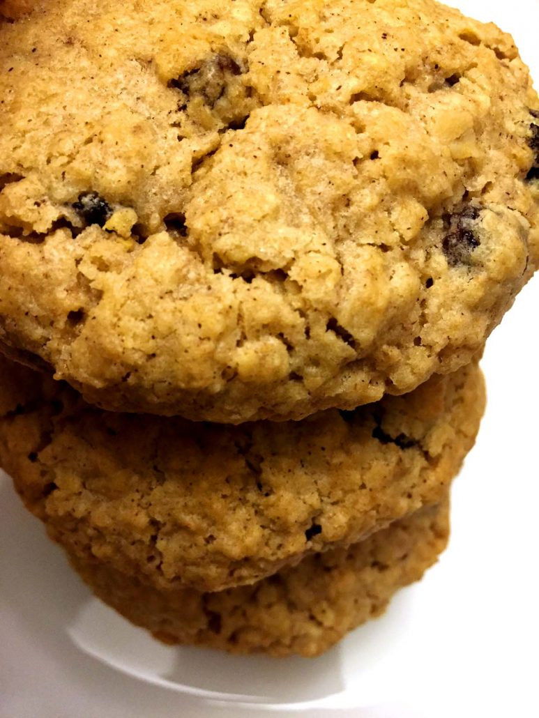 Easy Oatmeal Cookies
 Easy Soft & Chewy Oatmeal Raisin Cookies Recipe – Melanie