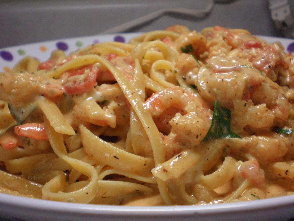 Easy Shrimp Pasta
 Quick and Easy Shrimp and Pasta