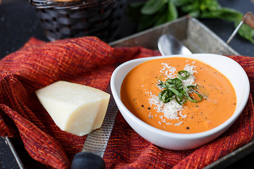 Easy Tomato Basil Soup
 Quick and Easy Creamy Tomato Basil Soup