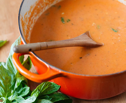 Easy Tomato Basil Soup
 Quick and Easy Creamy Tomato Basil Soup