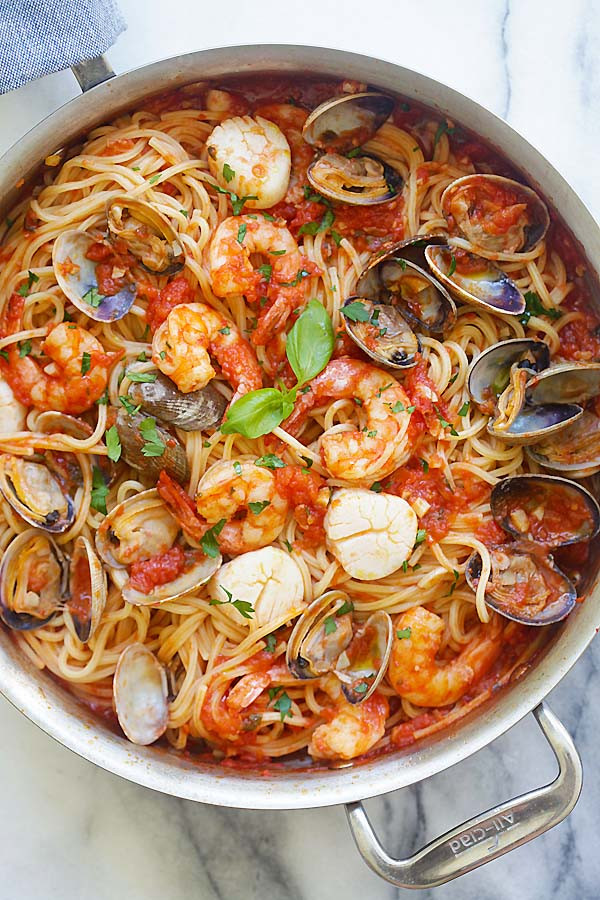 Easy Yummy Dinners
 e Pot Seafood Pasta