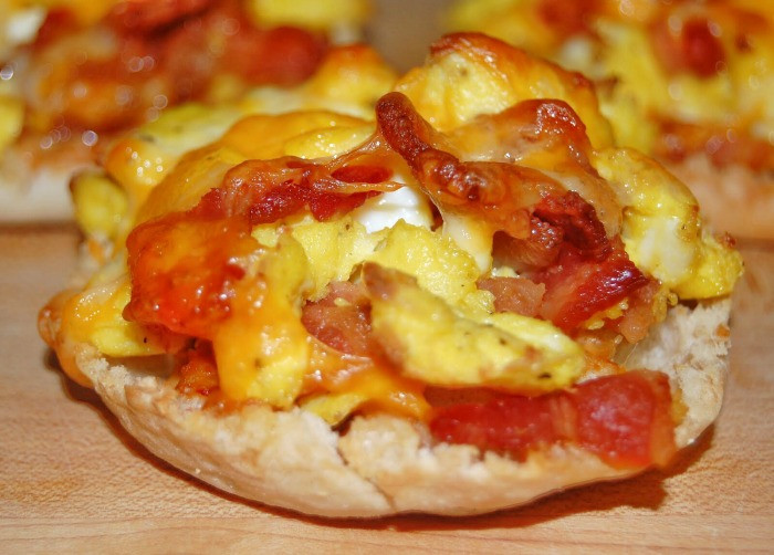 English Muffin Breakfast Pizza
 English Muffin Breakfast Pizza Recipe
