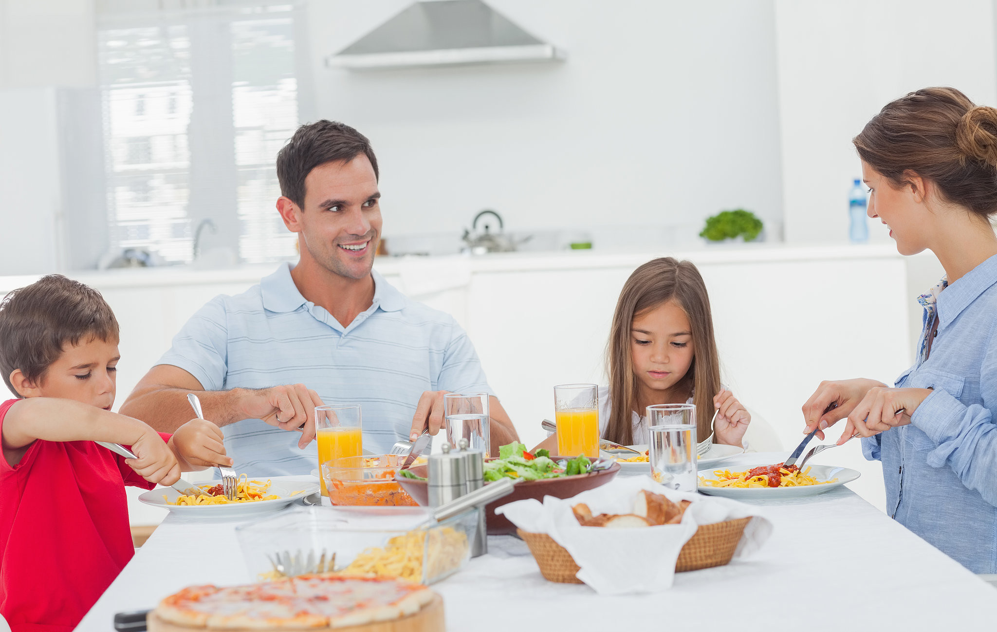 Family Dinner Table
 Family Dinner Helps With Weight