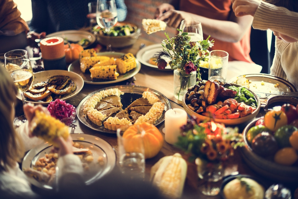 Family Dinner Table
 5 Ways to Bond Beyond the Family Dinner Table