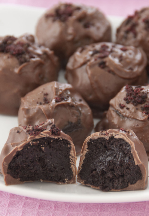 Few Ingredient Desserts
 Holiday Oreo Truffles and a Giveaway