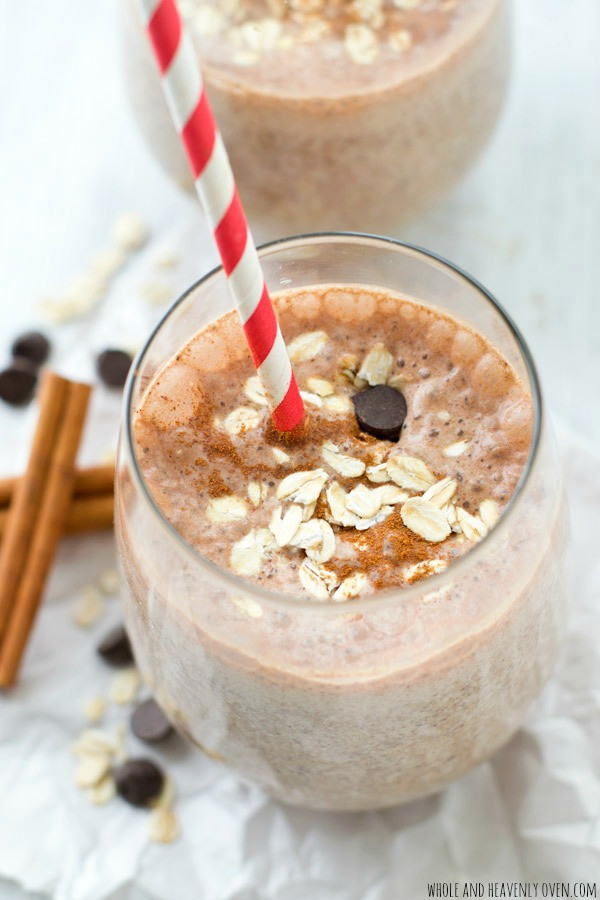 Filling Breakfast Smoothies
 Cinnamon Roll Chocolate Chip Oatmeal Smoothie