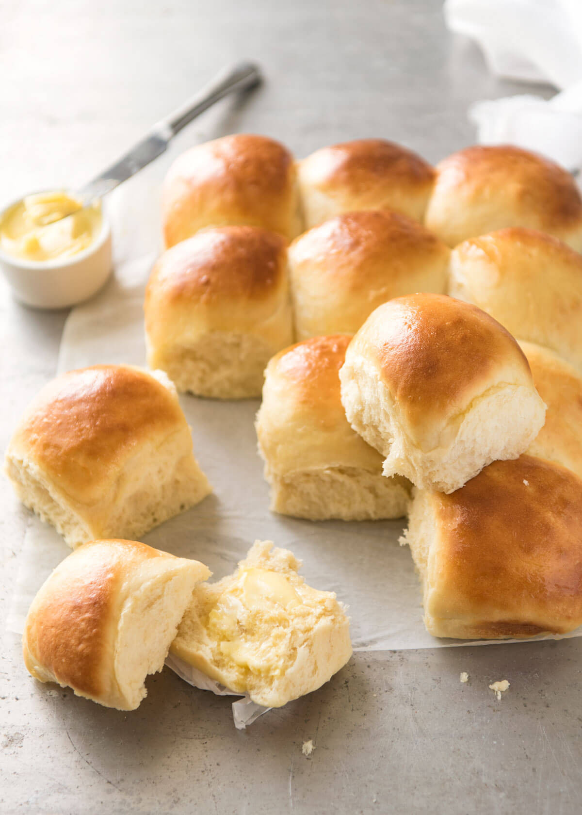 Fluffy Dinner Rolls
 Soft No Knead Dinner Rolls