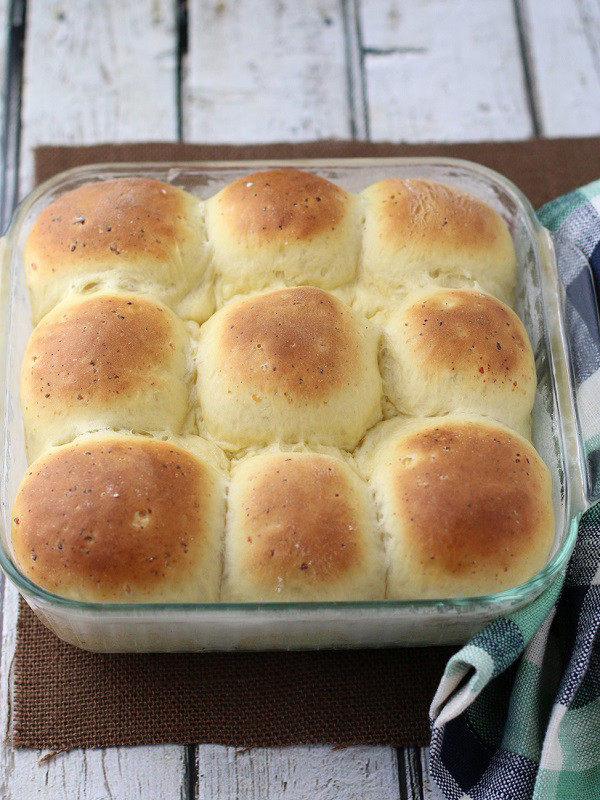 Fluffy Dinner Rolls
 Light and Fluffy Einkorn Dinner Rolls